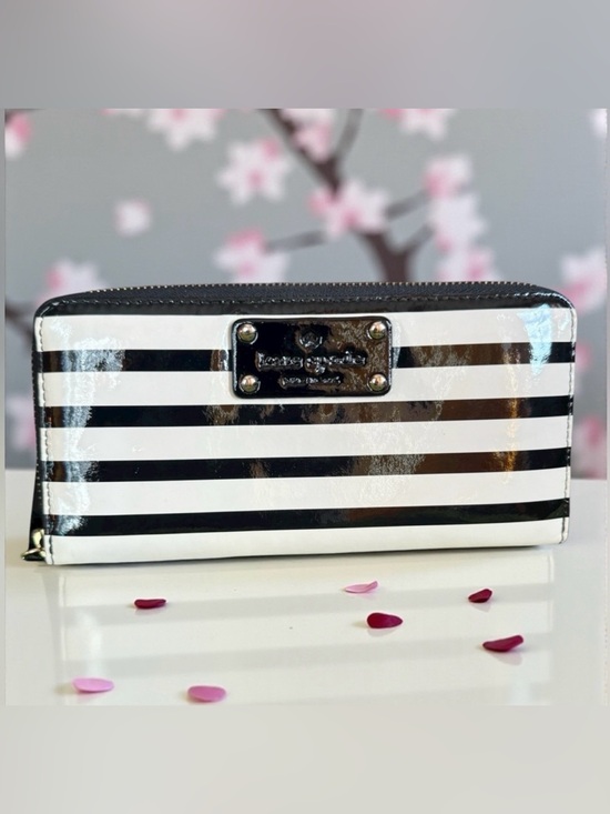 kate spade Handbags - Kate Spade Wellesley Alessa Patent Leather Wallet. Excellent Condition.